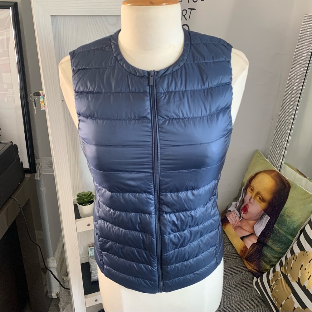SOLD!‼️Uniqlo | sleeveless puffer vest size small - Picture 1 of 7